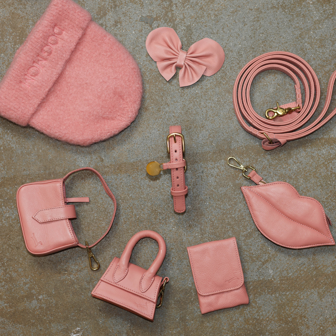 Poop bag holder “Kiss” made of pink leather