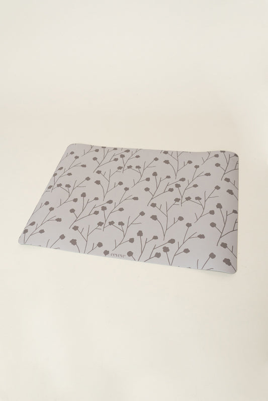 Placemat anti-splash mat for drinking and feeding troughs in the color Grey/Lilac with flowers