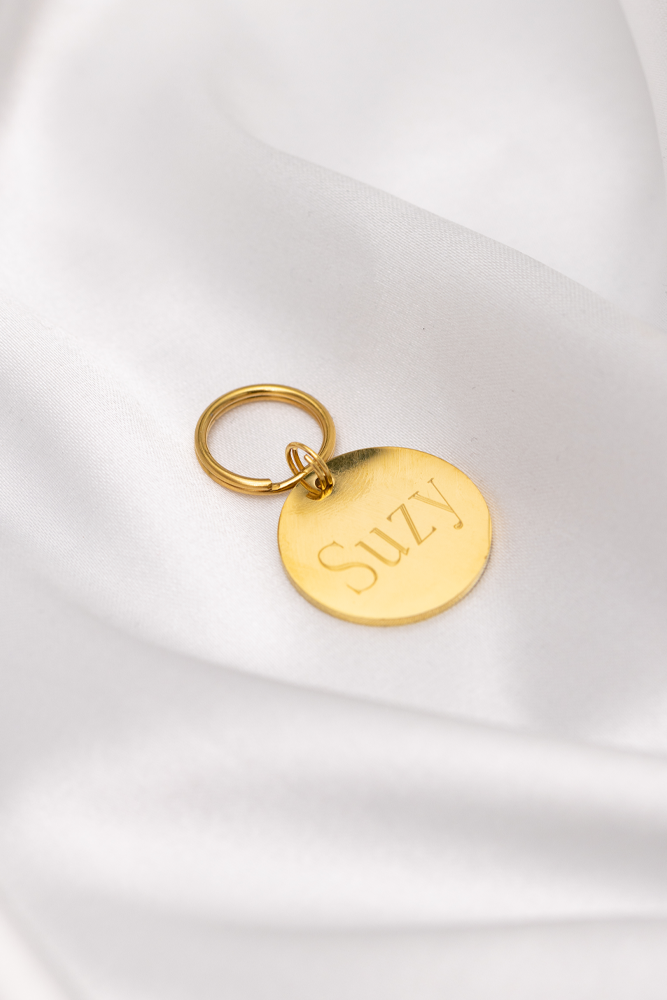 Gold dog tag with name - SUZY ⌀22 mm